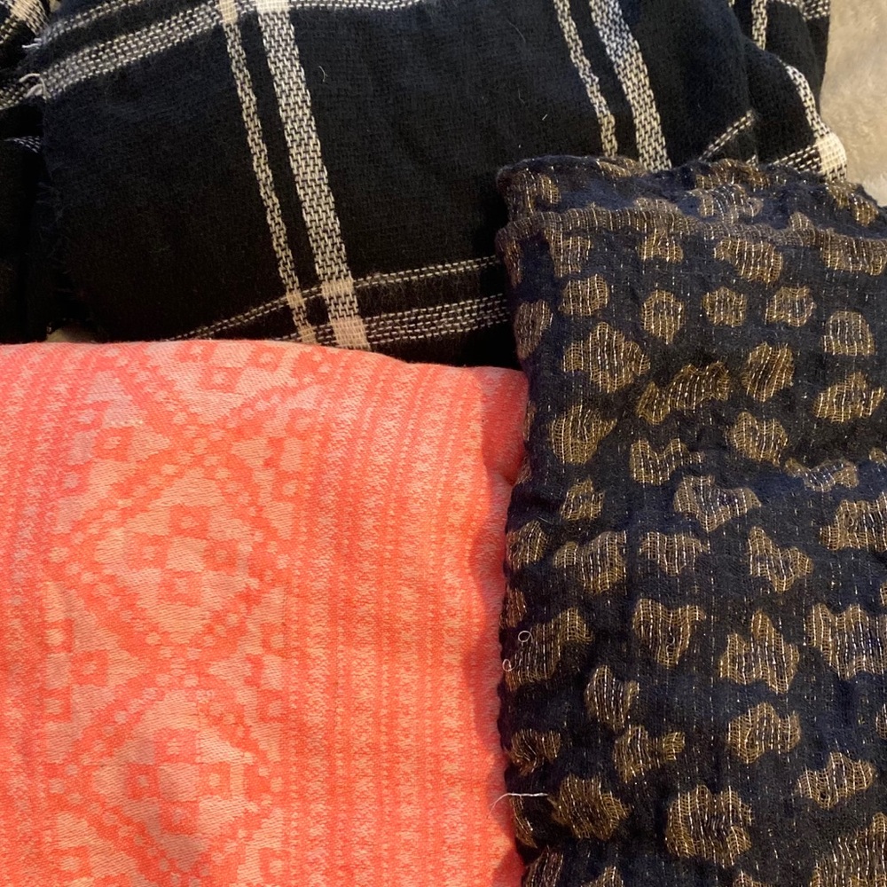 Lot of 3 blanket scarfs